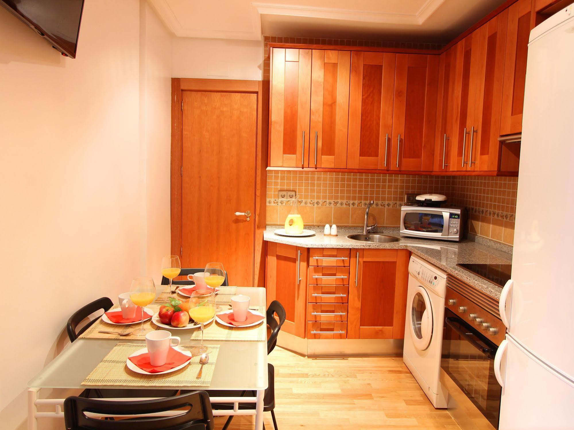 Apartamentos Good Stay Prado Madrid Exterior photo